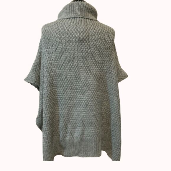 NWT New Coco + Carmen Gray knit fringe sweater poncho O/S - Picture 3 of 14